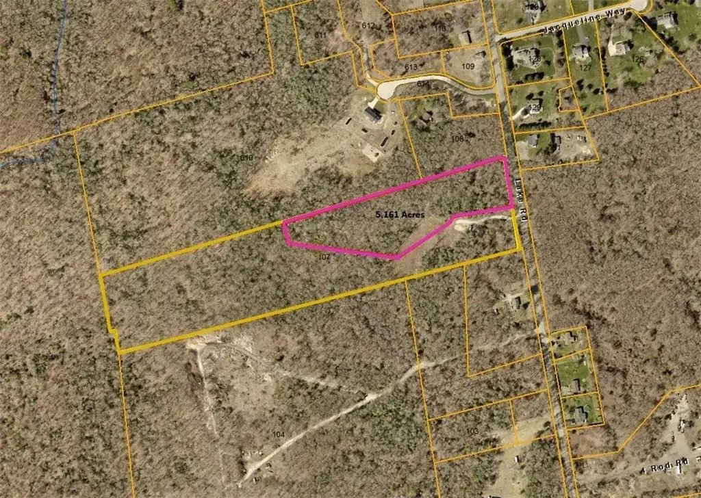 394 Lake Rd, Tiverton