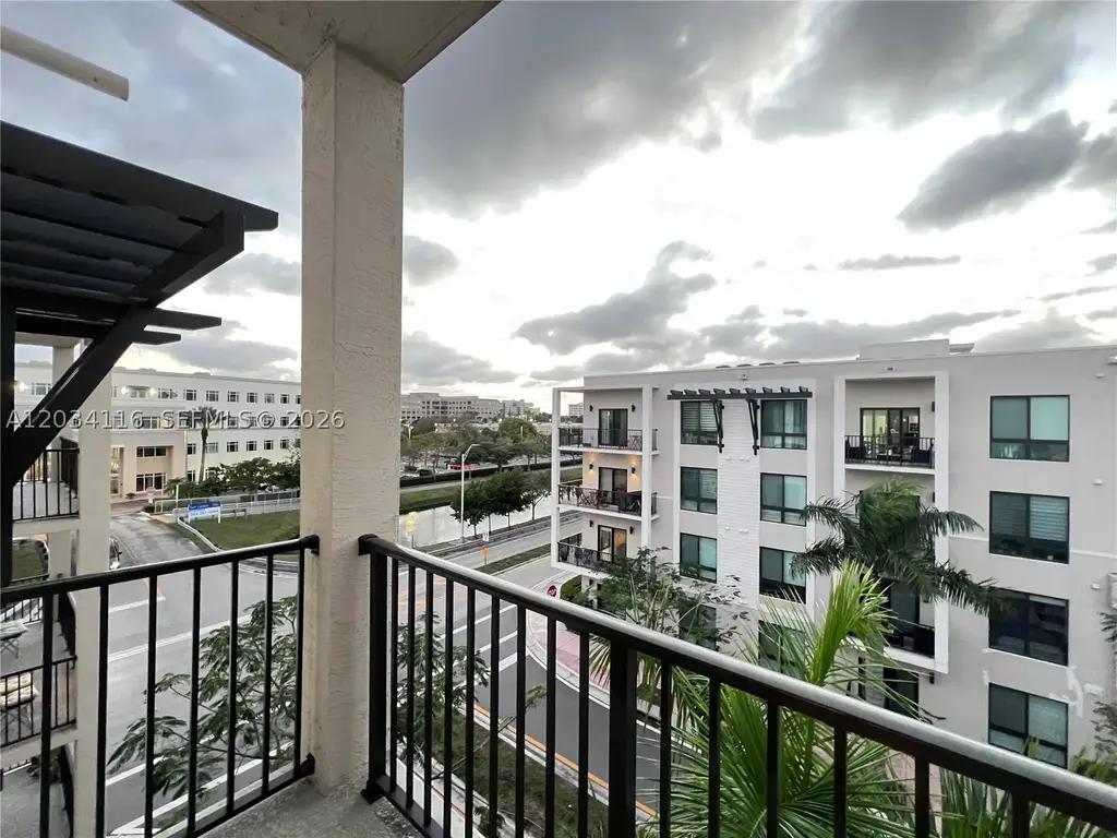 8265 Nw 41st St C-405, Doral