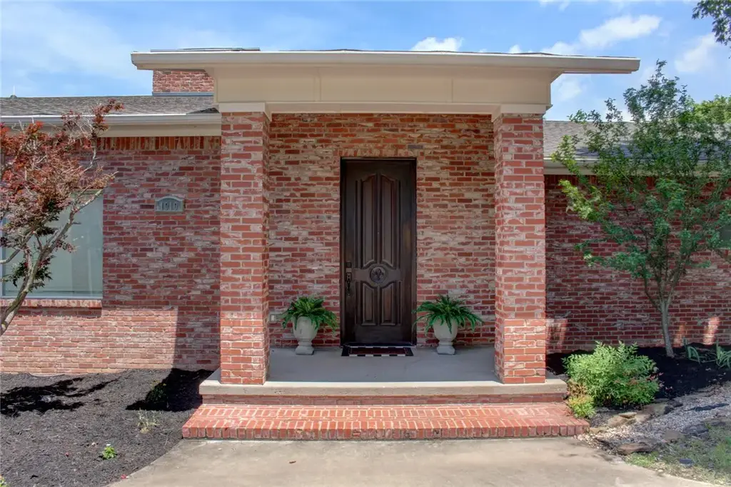 1010 E Rockwood Trail, Fayetteville