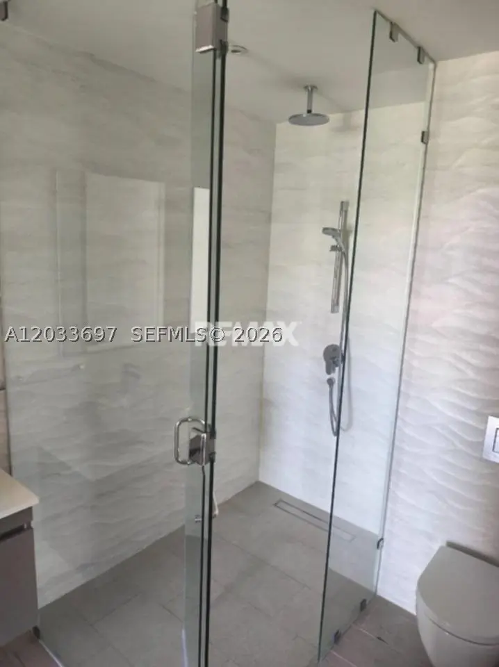 2 of 7 - 605 Vermon #605, , FL