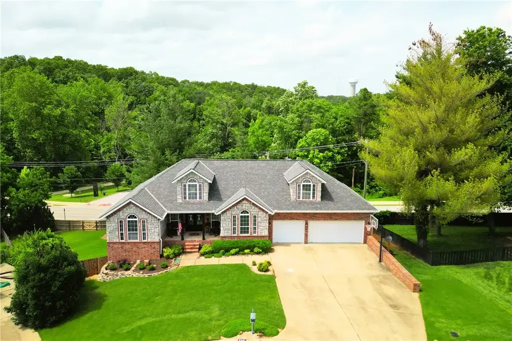 222 El Contento Drive, Bentonville