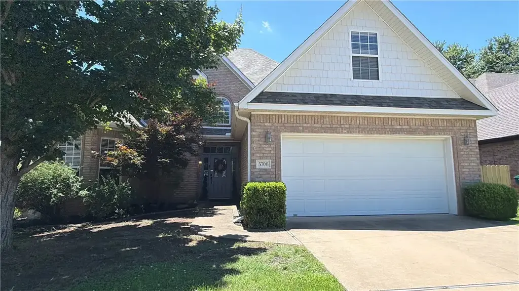 5706 Stoney Creek Drive, Rogers