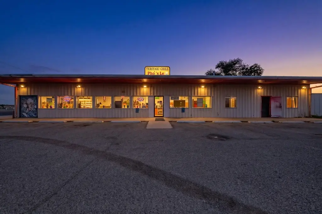 724 N Main Street, Belen
