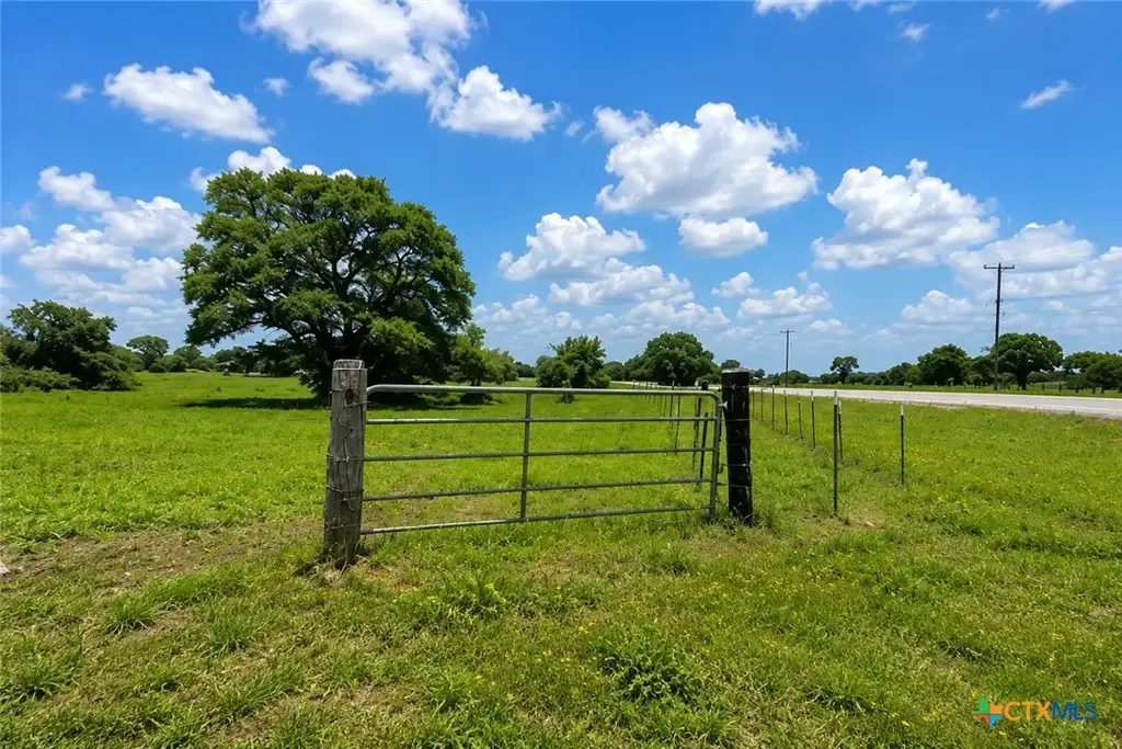 1958 Fm-3010, Yoakum