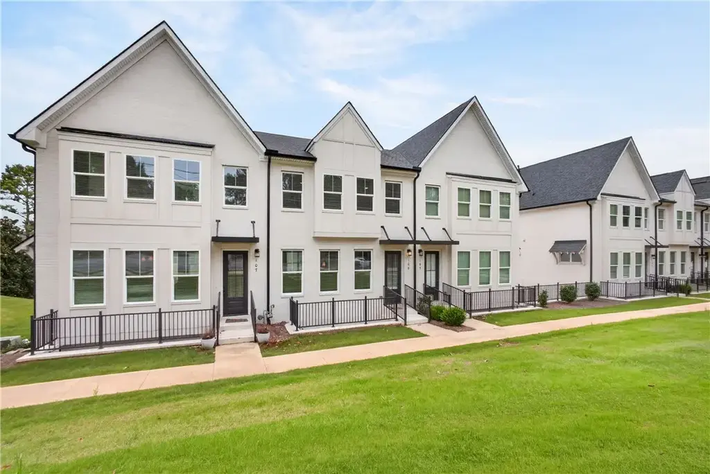 2106 Moores Mill Rd 106, Auburn