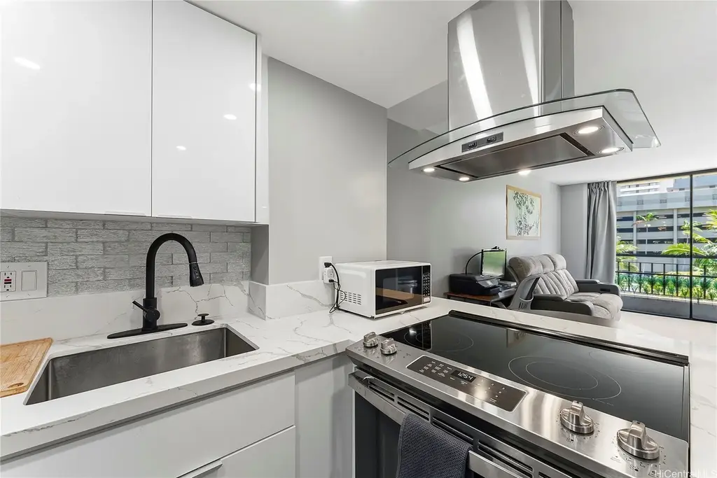 (unit #310) 440 Seaside Avenue, Honolulu