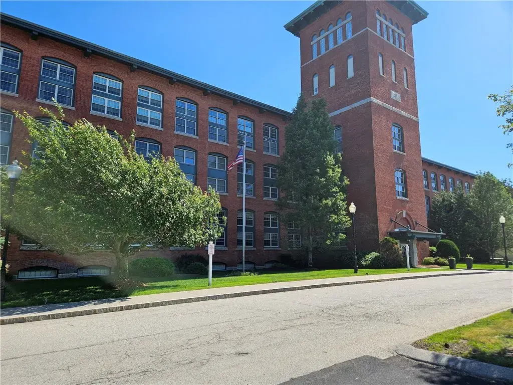 1 Tupperware Dr # 329, North Smithfield