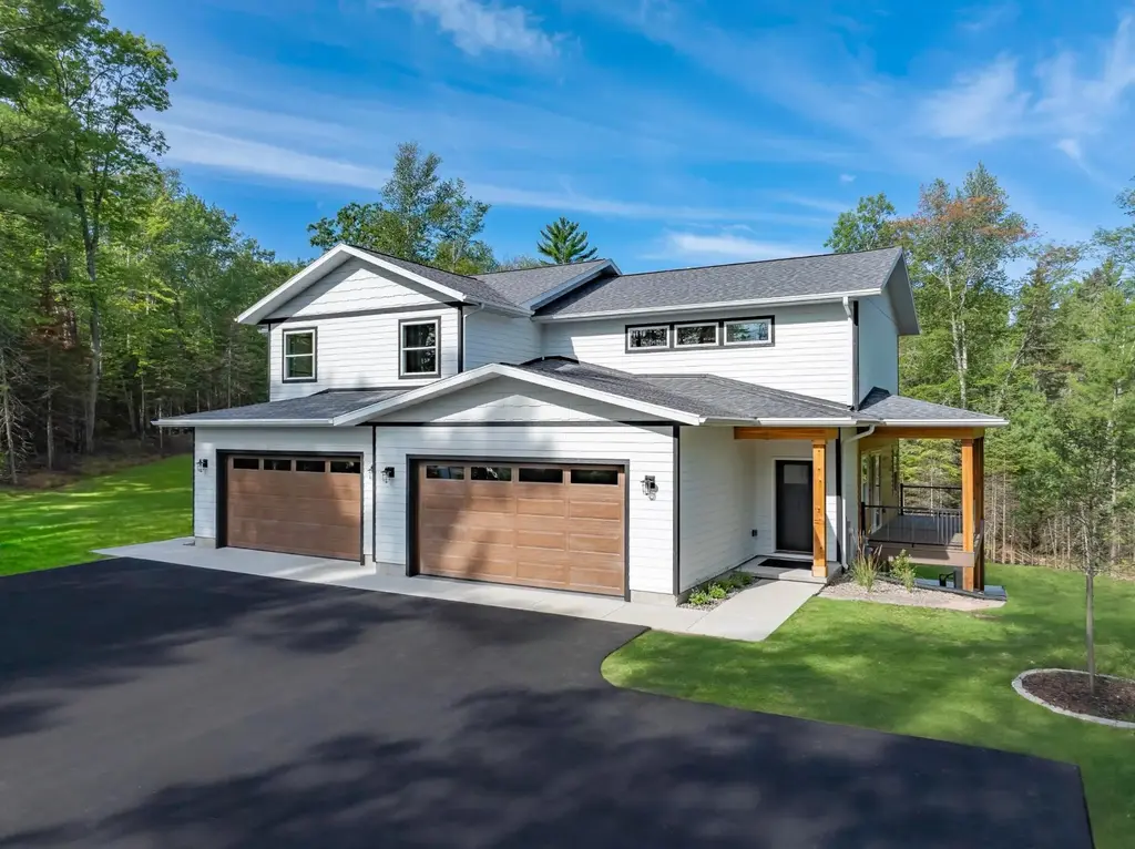 1645 Golf View Dr, Eagle River