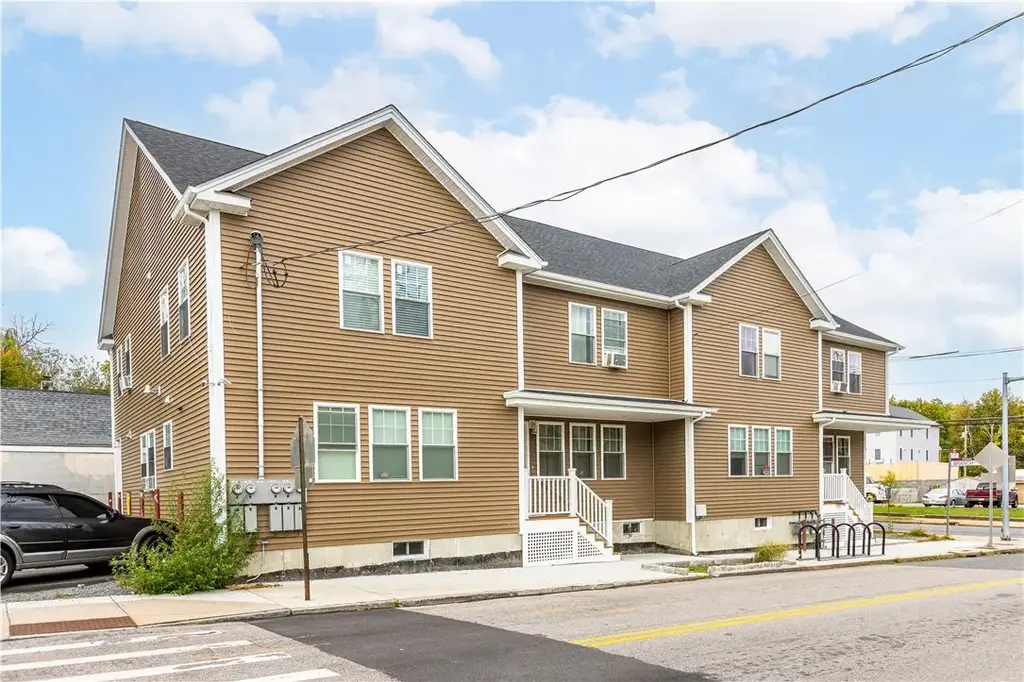 872 Branch Ave, Providence