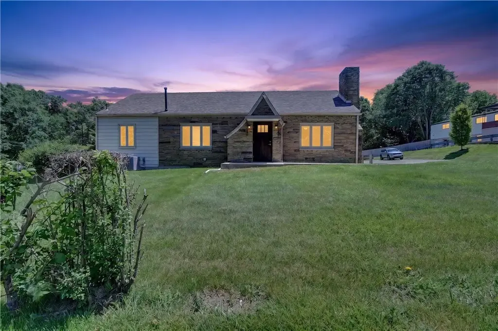 9150 Perry Highway , McCandless
