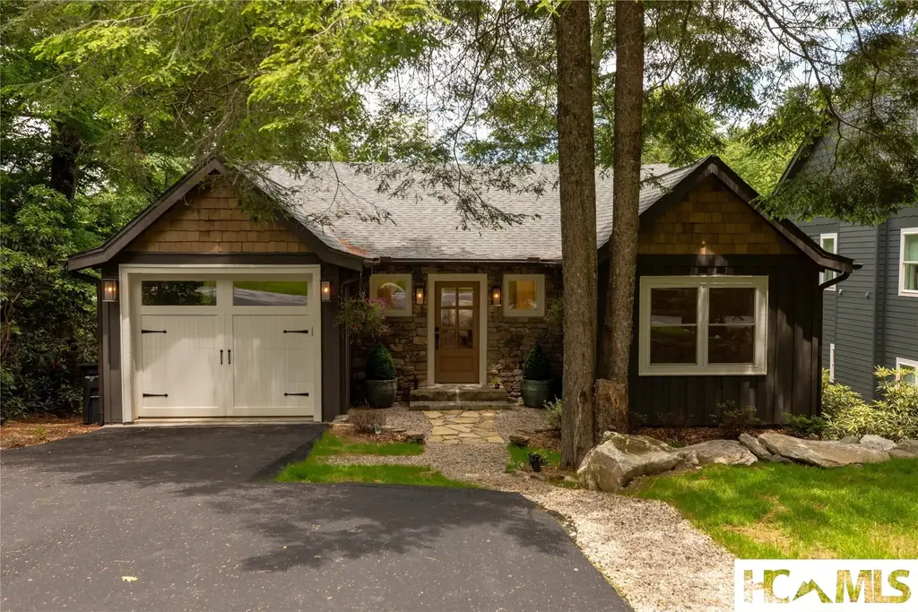 181 Shelby Drive, Highlands