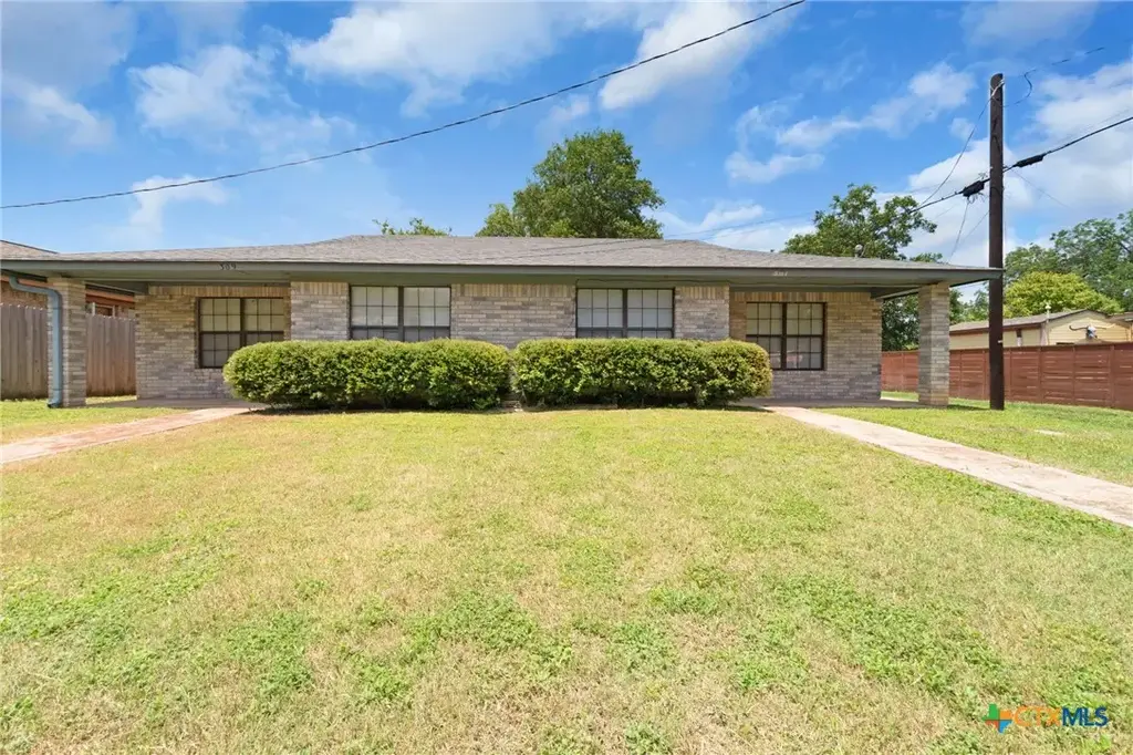 307/309 W 2nd Street, Lampasas