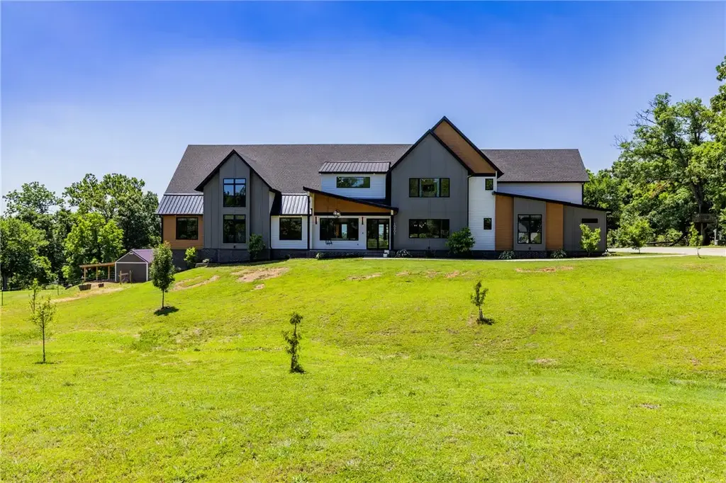 10901 Old Fashion Drive, Bentonville