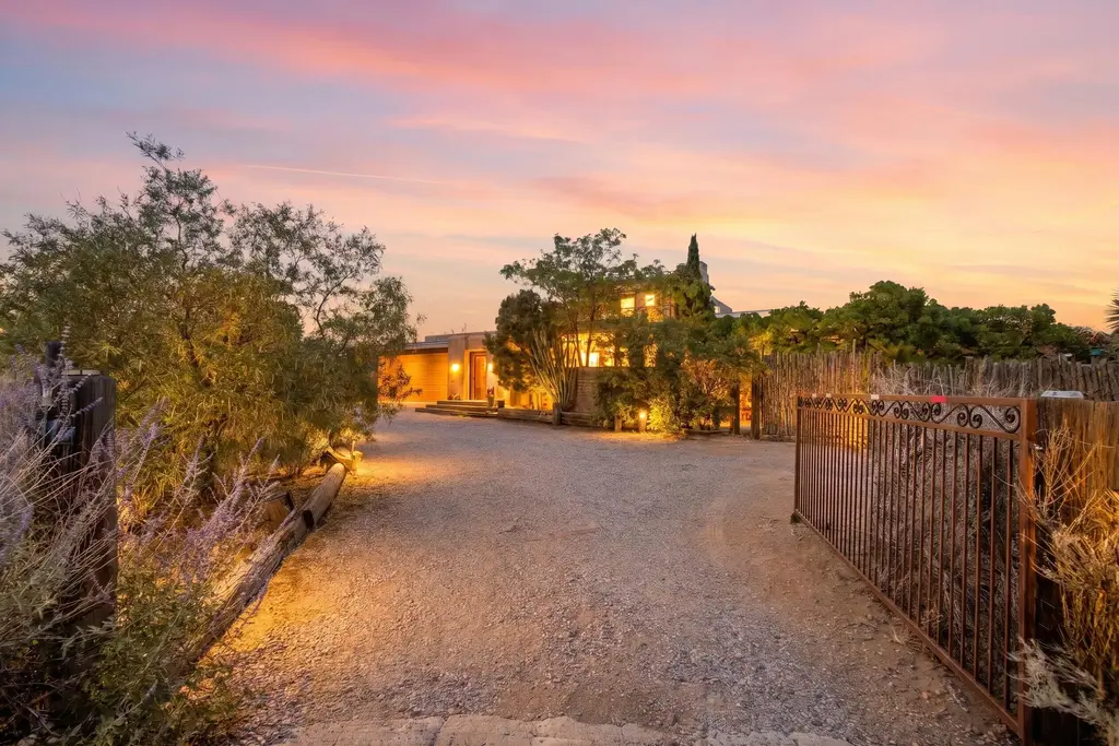 416 Camino Arco Iris, Corrales
