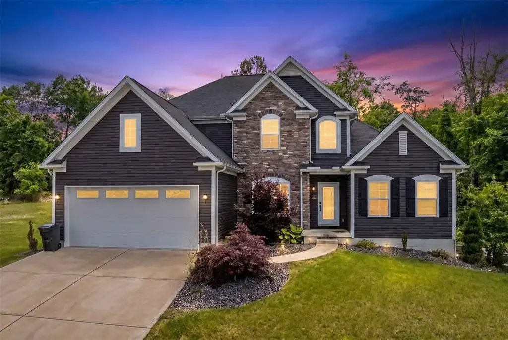102 Eagle Lane, New Eagle