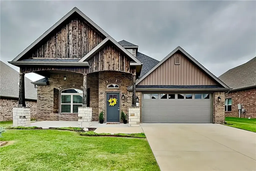 1101 Flat Rock Street, Bentonville