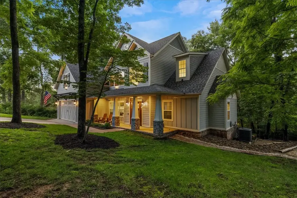 2 Hill Lane, Bella Vista