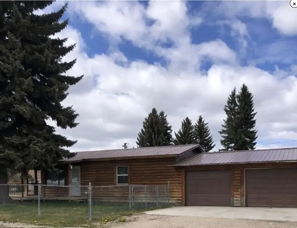 523 W Peterson Avenue, Deer Lodge