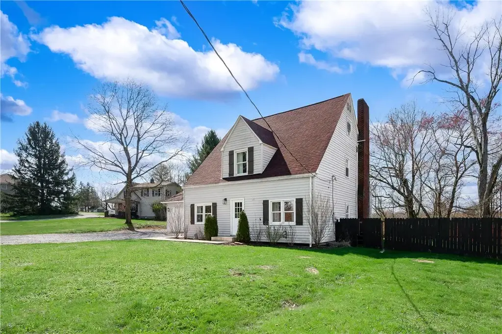 431 Sunset Drive , Center