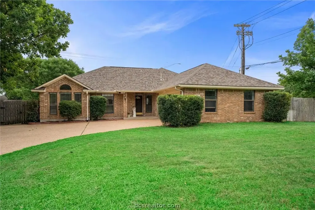 600 Coachlight Court, College Station