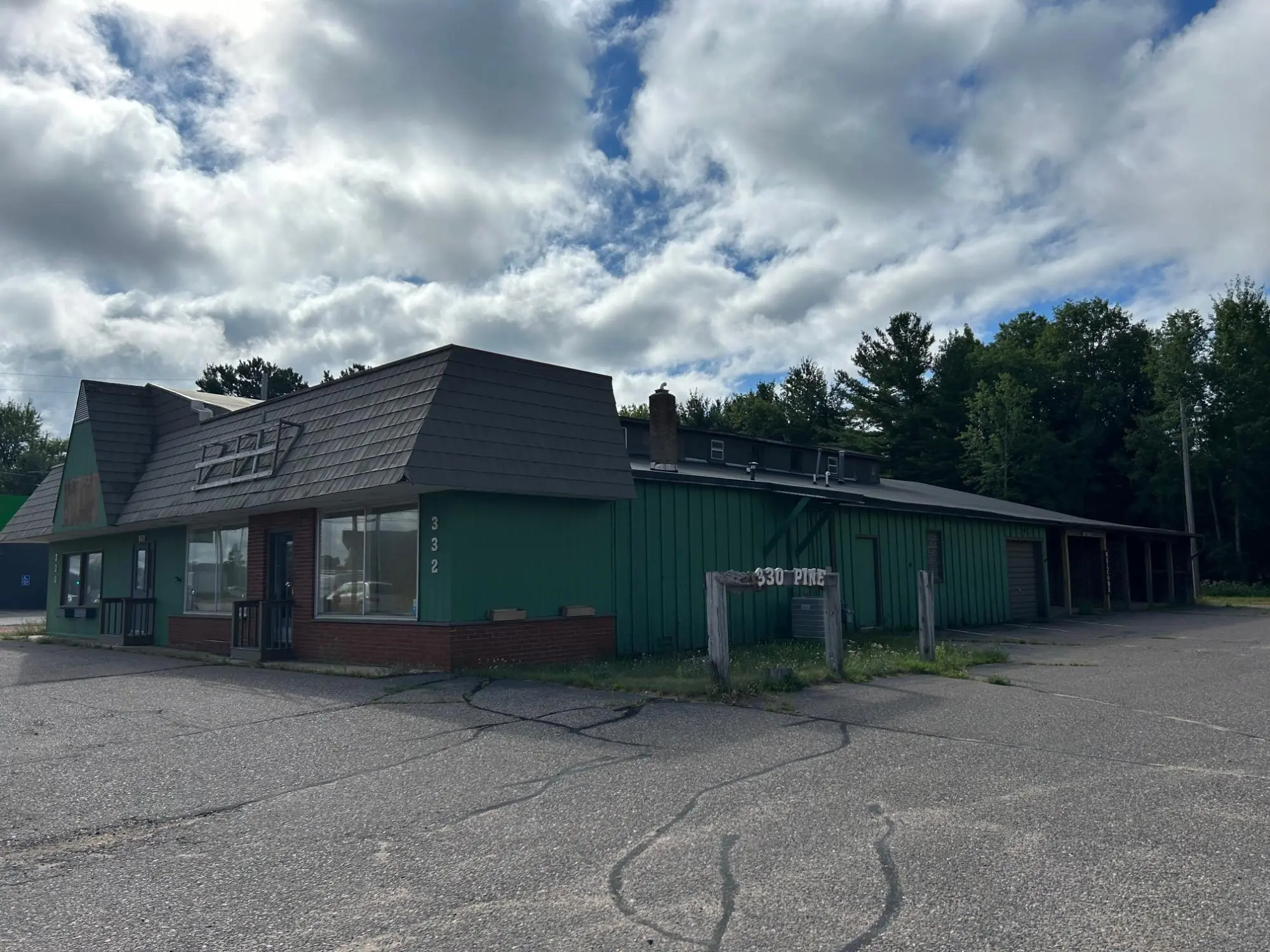 330 Pine St W, Eagle River