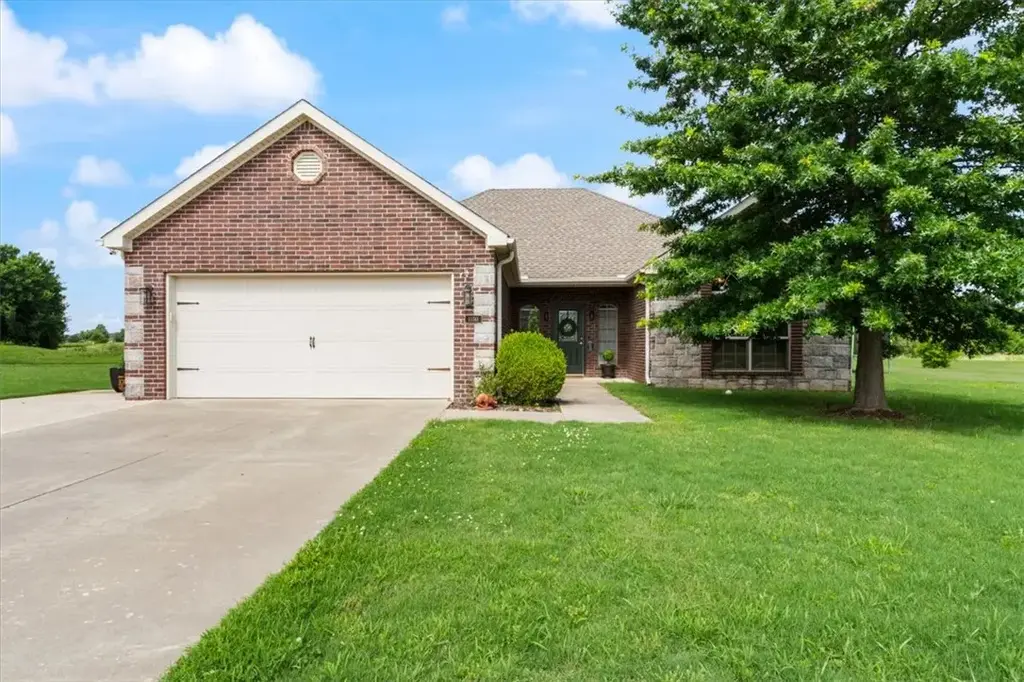 11741 Creek Lane, Farmington