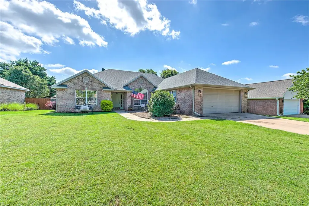 215 Shane Drive, Centerton