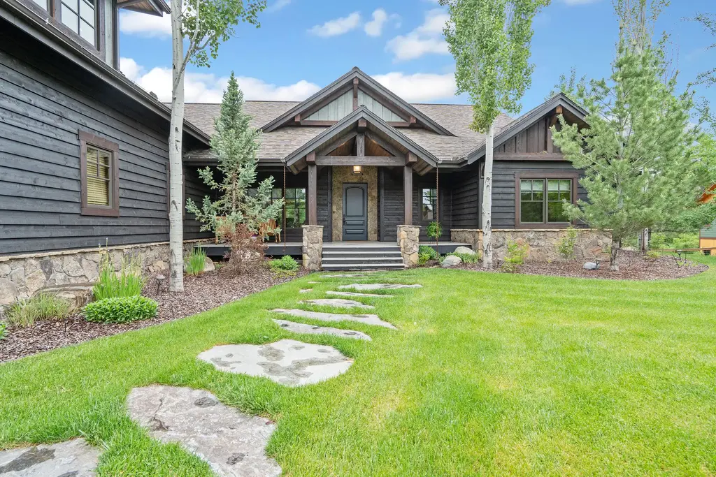 3010 River Lakes Drive, Whitefish
