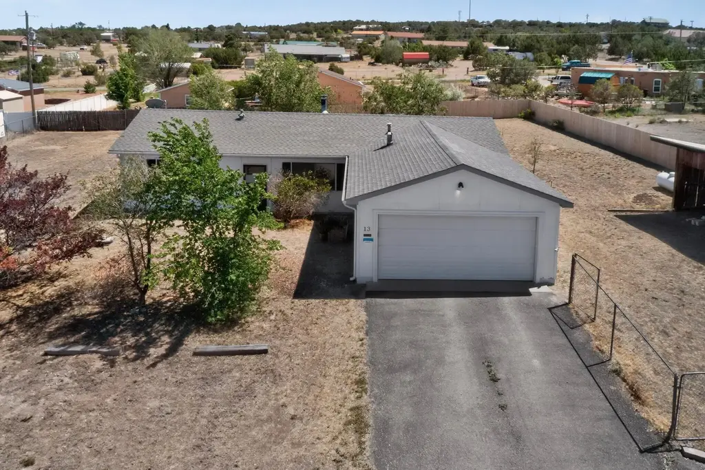 13 Barton Court, Edgewood