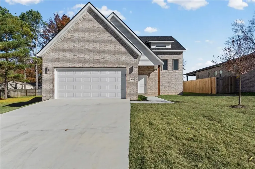 936 S Liberty Drive, Fayetteville