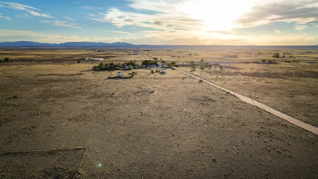 E Marshall Road, Estancia
