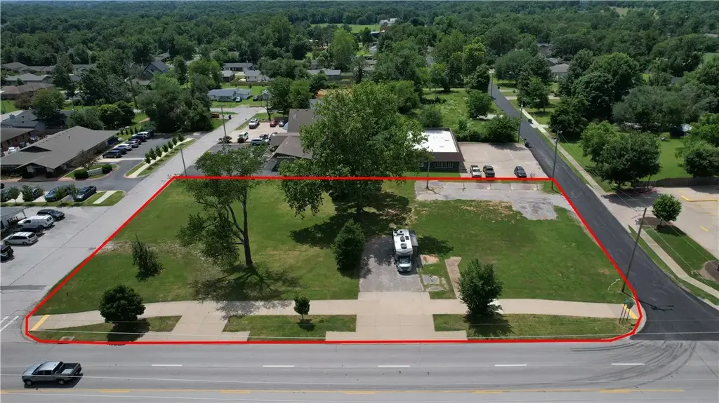 803 N Walton Boulevard, Bentonville