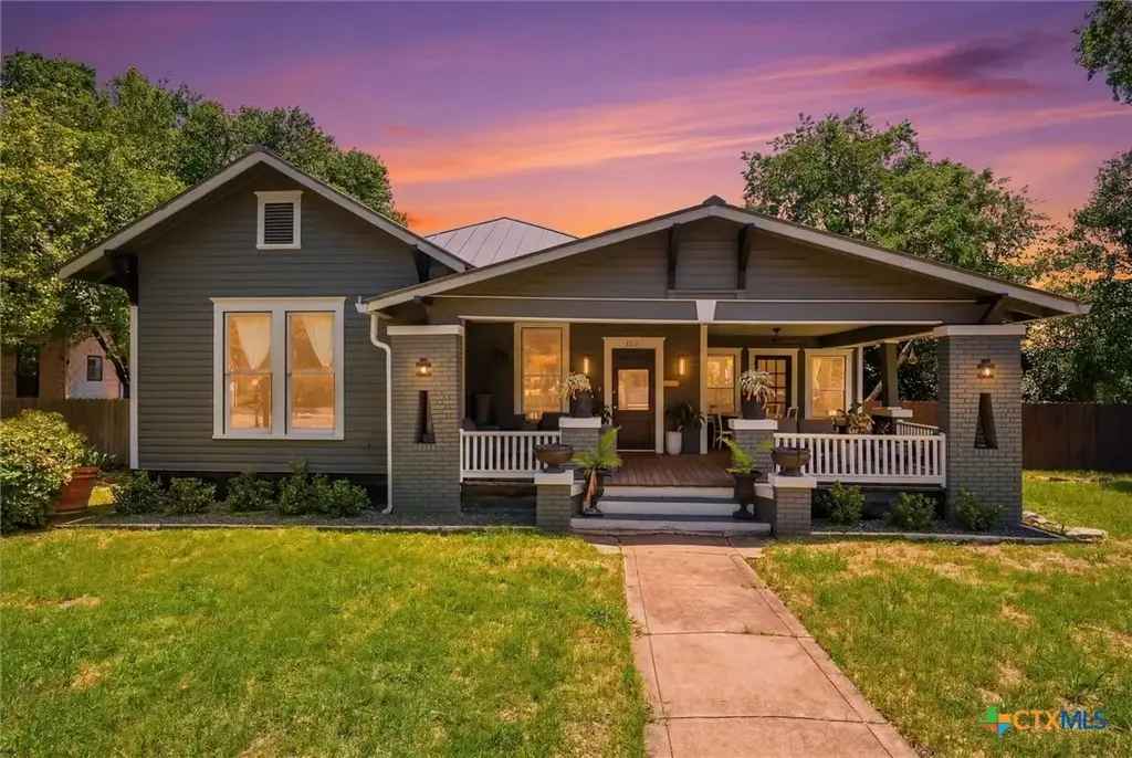 1017 W Hopkins Street, San Marcos