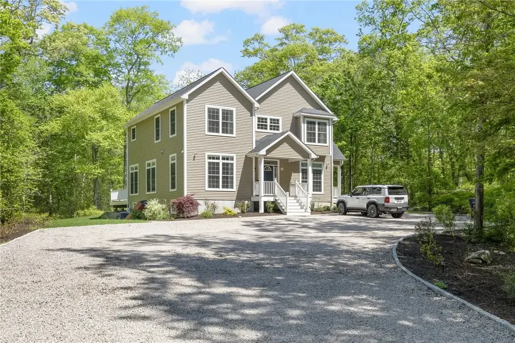 161 Stony Ln, North Kingstown