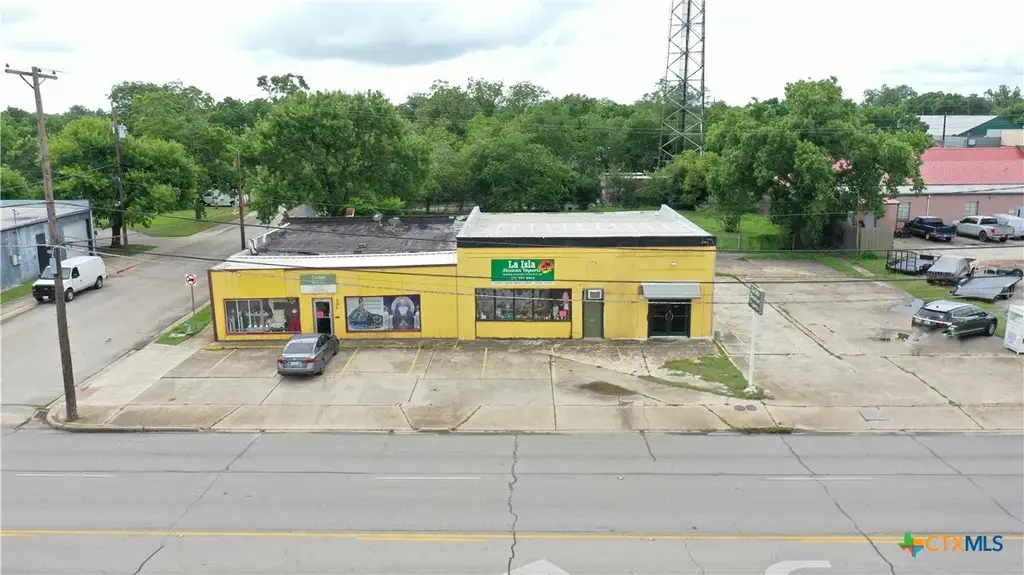 303 & 305 E Rio Grande Street 305, Victoria