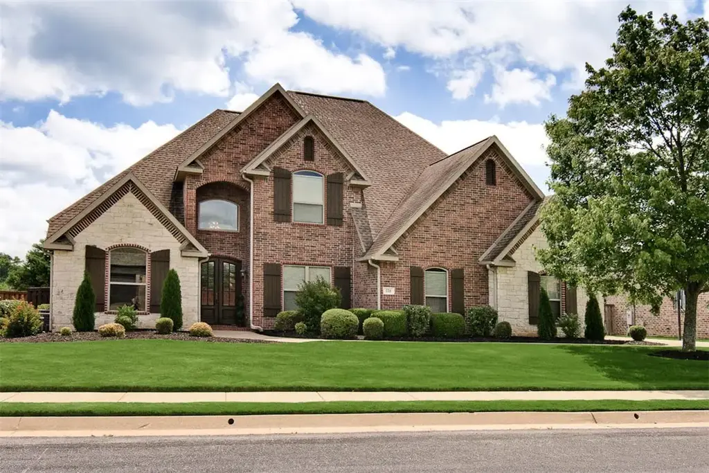 550 Trailwood Circle, Centerton
