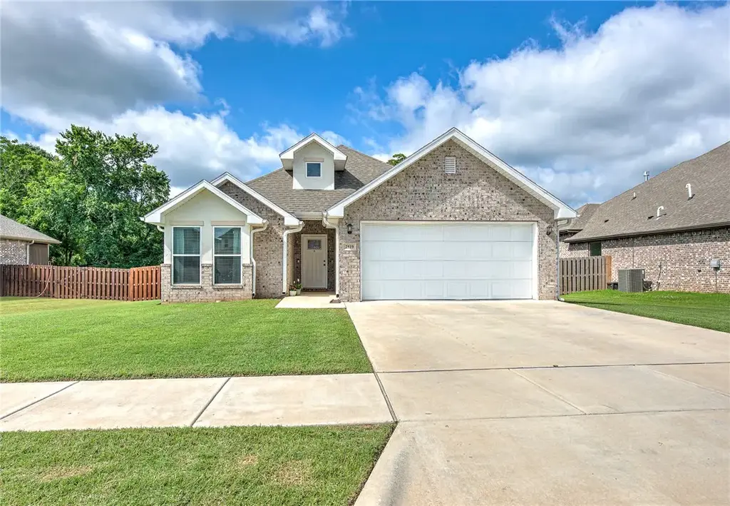 2519 Westbrook Loop, Pea Ridge