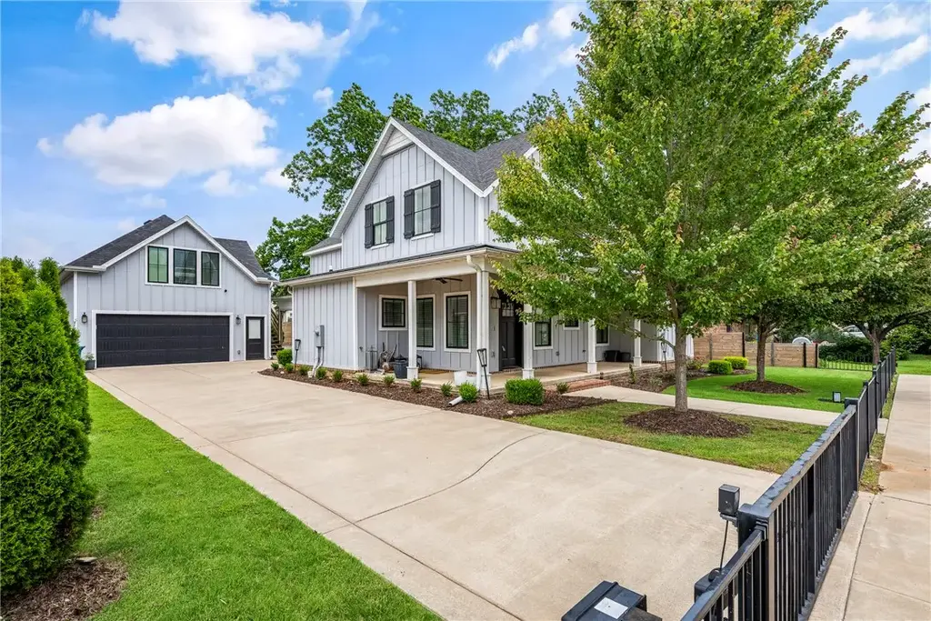 448 Sw C Street, Bentonville