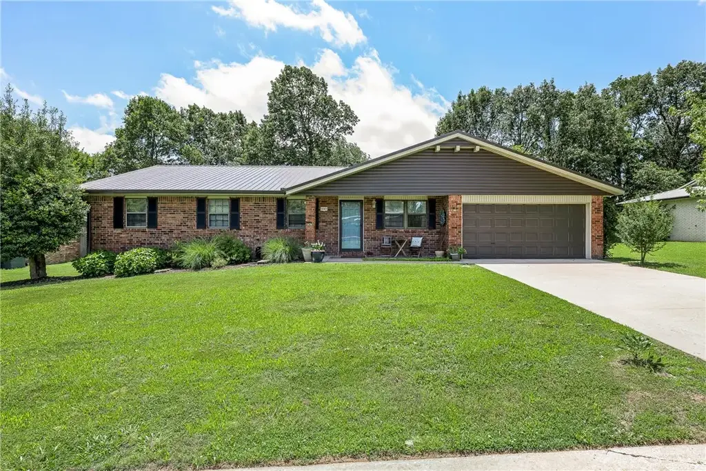 3101 N Mcdonald Avenue, Springdale