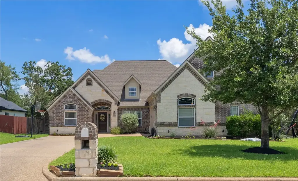 8403 Justin Avenue, College Station