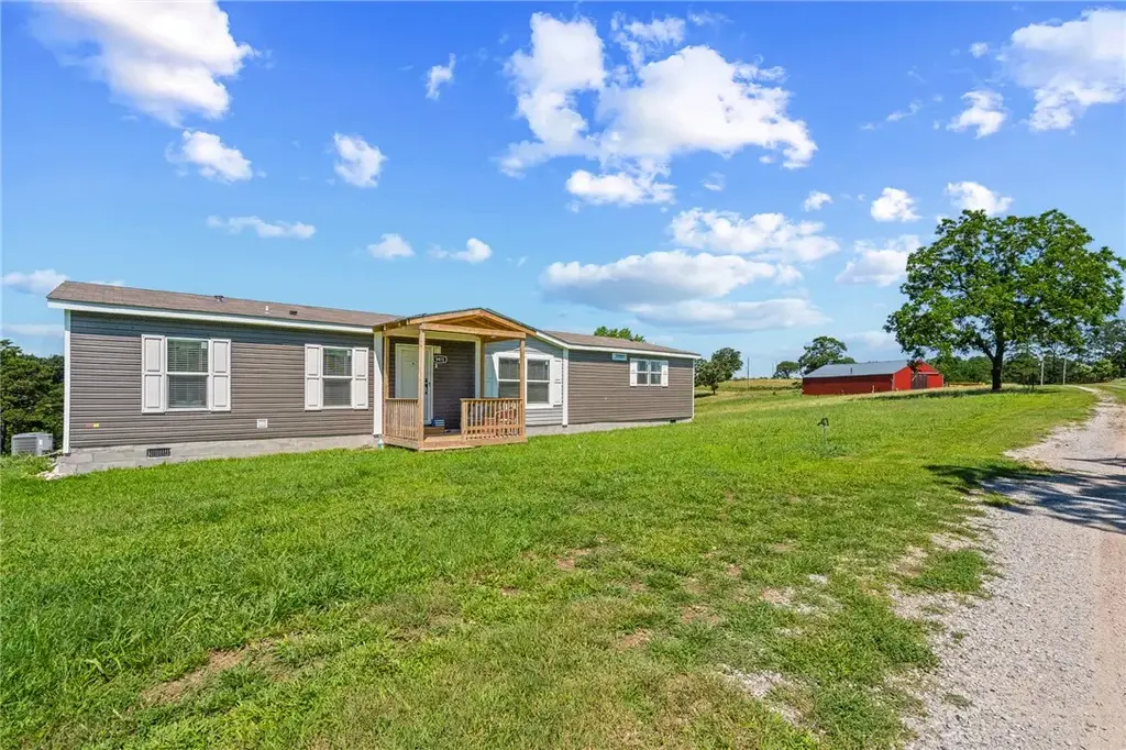 9415 Highway 14, Omaha
