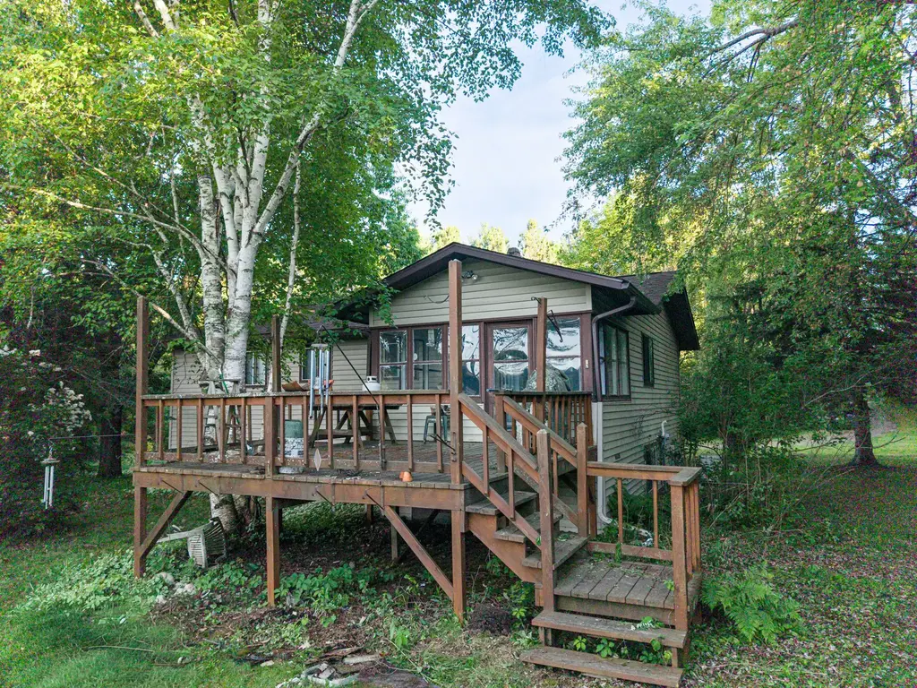12158w Twin Lake Road, Hayward