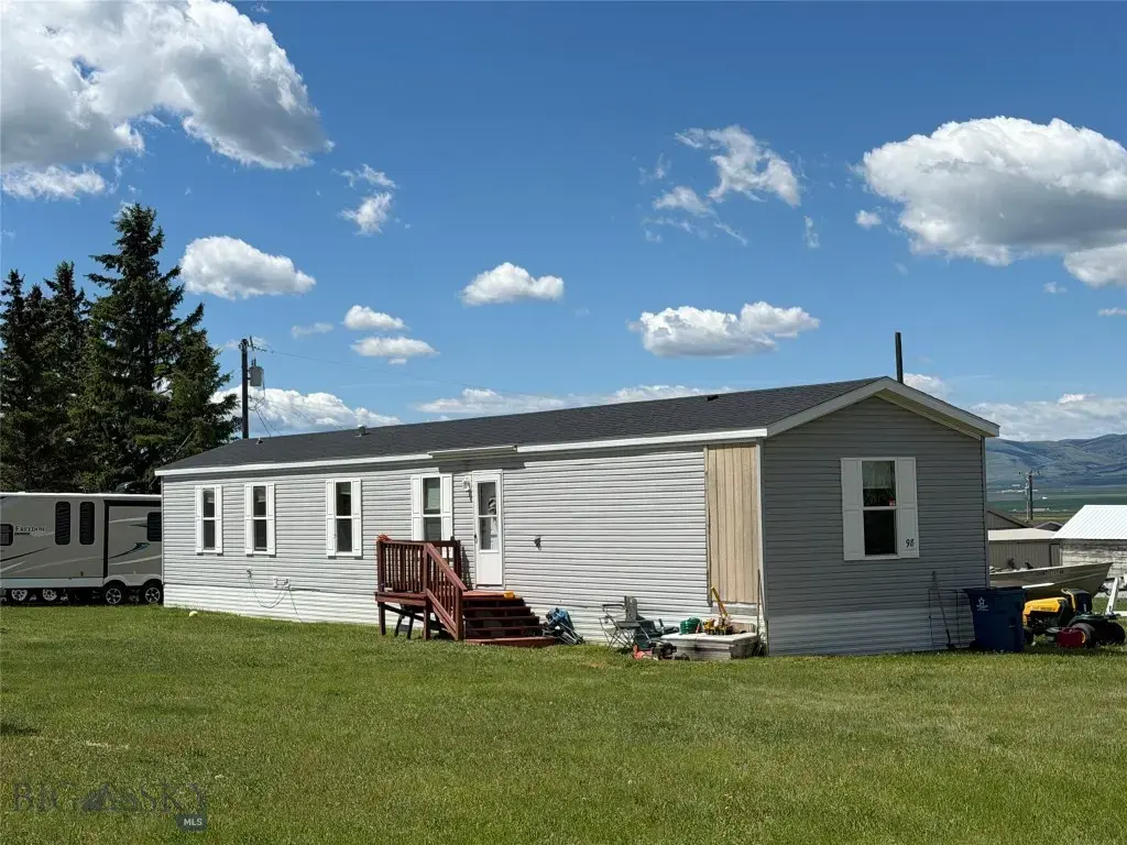 90 E South, White Sulphur Springs