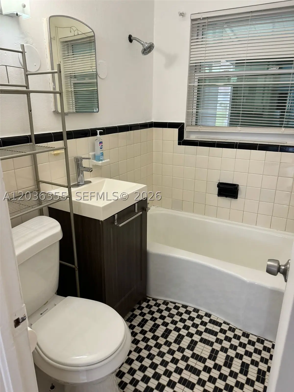 3 of 8 - 1324 N 58 Avenue, Hollywood, FL