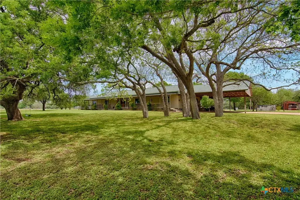7755 Fm 1295, Moulton