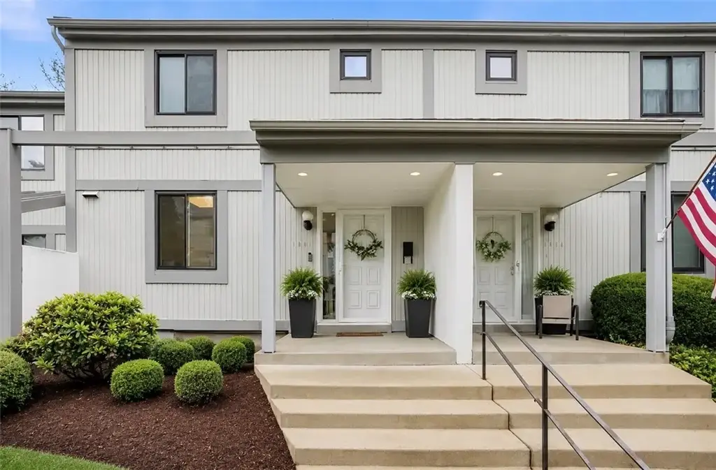 1561 Pinehurst, Upper St Clair