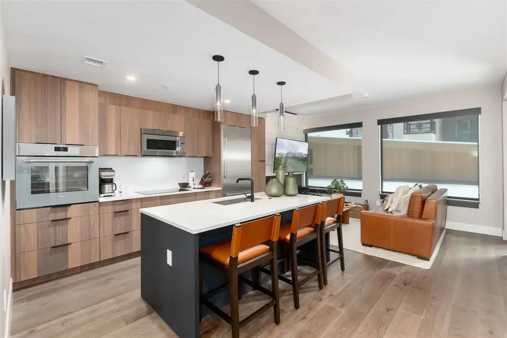 75 Hunkidori Court W204, Keystone