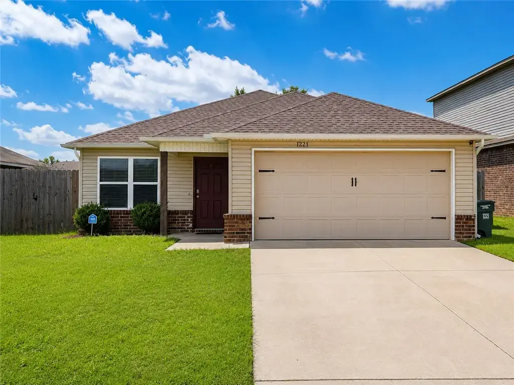1221 S Ivory Bill Lane, Fayetteville