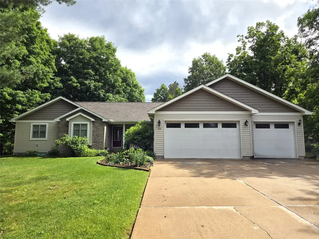 724 Pine Place, Rice Lake