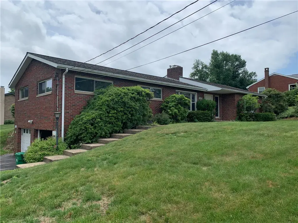 331 Westbrook, Twp of But NW
